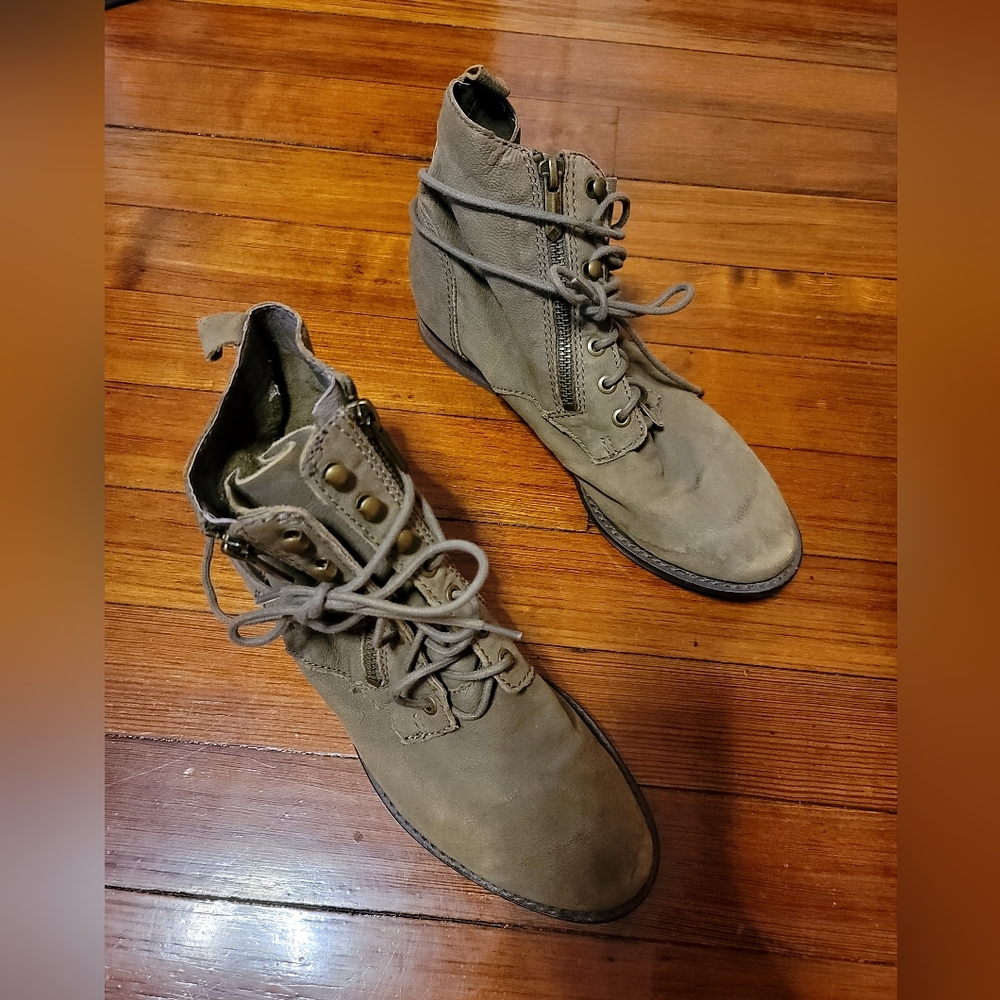 SAM EDELMAN MACKAY Nubuck Combat Booties Size 6- Olive Green